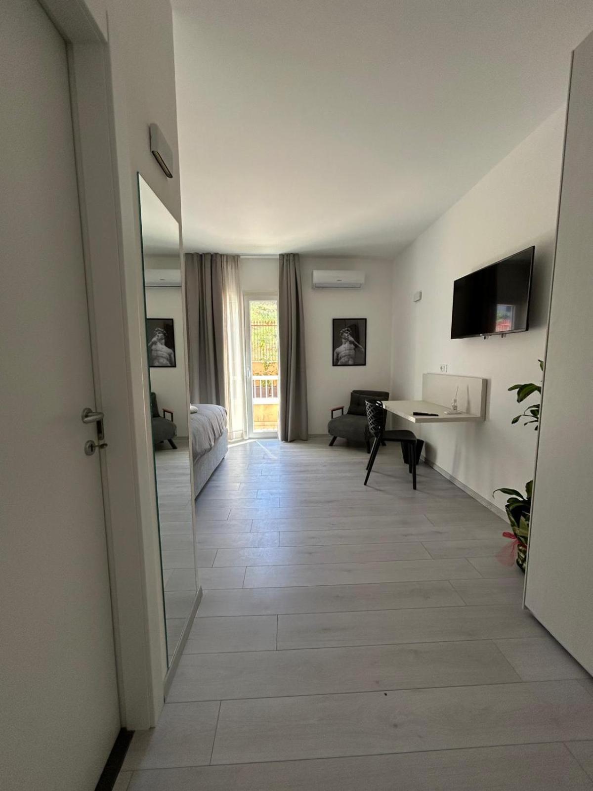 Affittacamere Mani - Camere Con Bagno Privato Гела Экстерьер фото