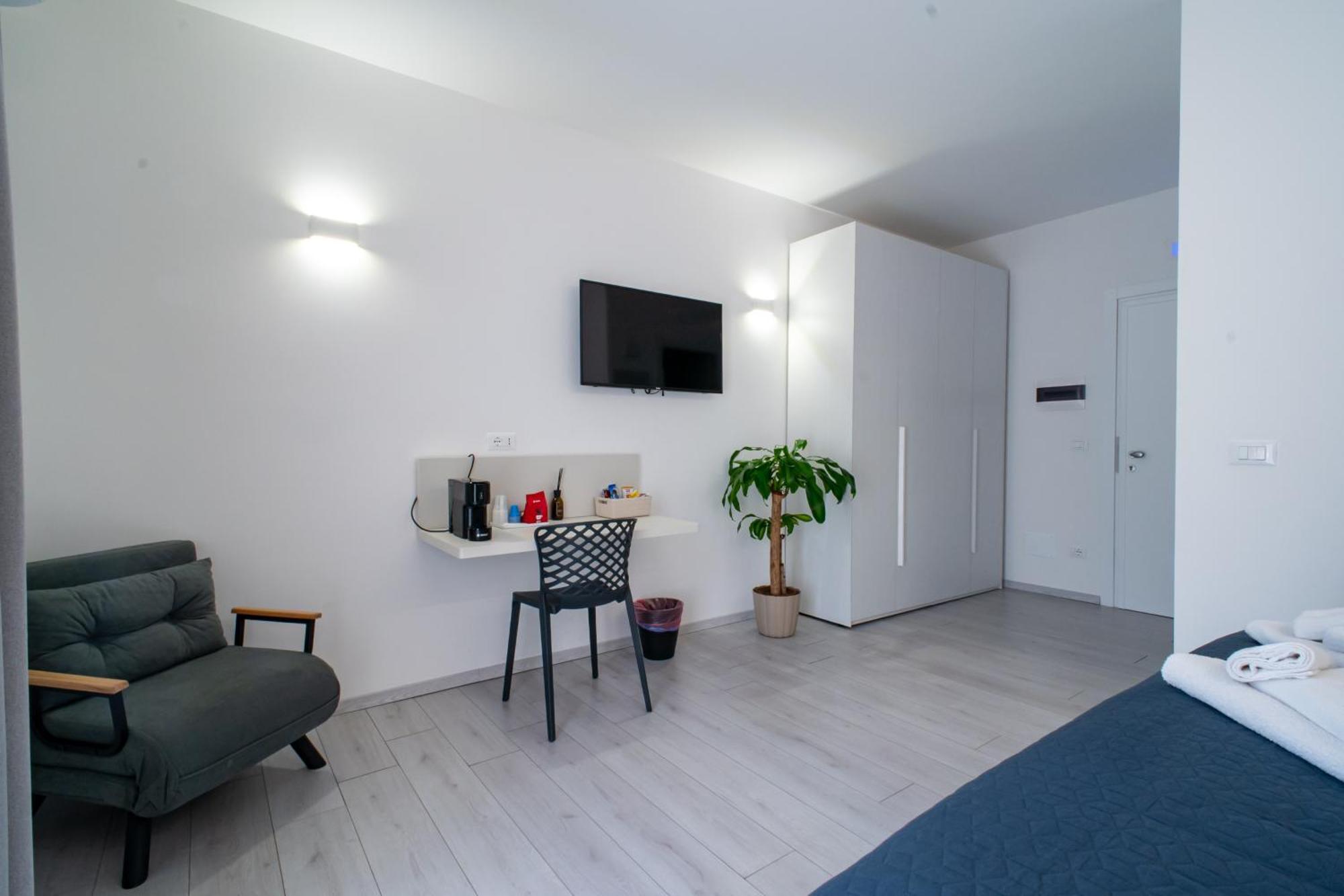 Affittacamere Mani - Camere Con Bagno Privato Гела Экстерьер фото